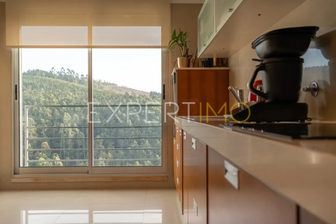 Moradia T4 para Venda em Santo Antonio dos Olivais Foto 18