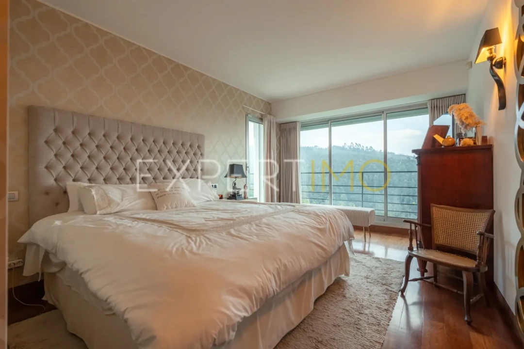 Moradia T4 para Venda em Santo Antonio dos Olivais Foto 30