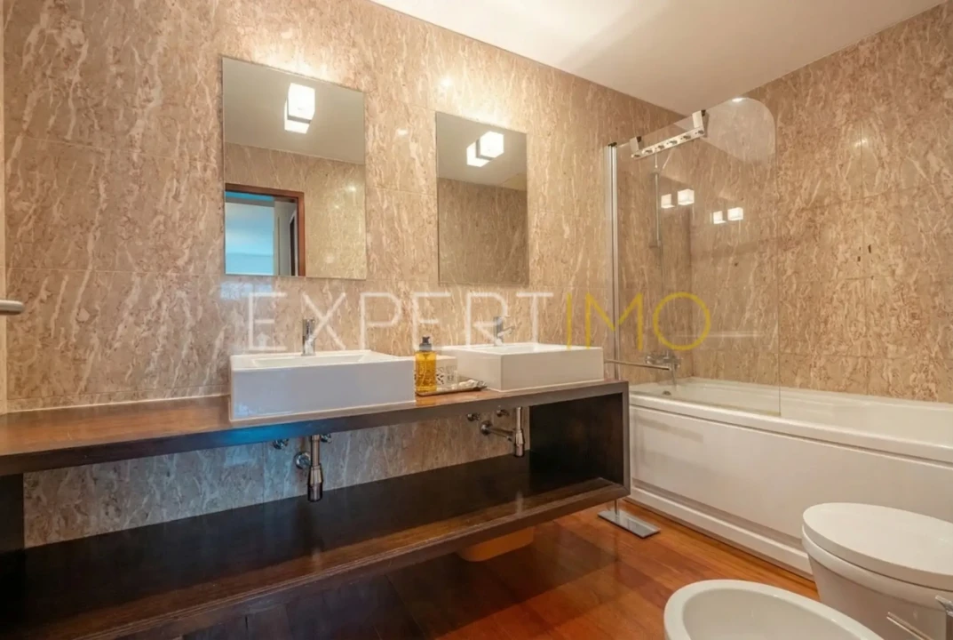 Moradia T4 para Venda em Santo Antonio dos Olivais Foto 33