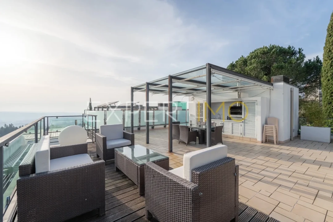 Moradia T4 para Venda em Santo Antonio dos Olivais Foto 46