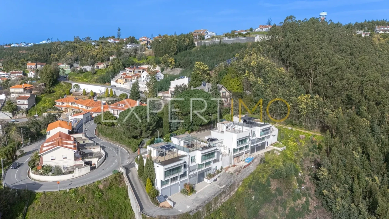 Moradia T4 para Venda em Santo Antonio dos Olivais Foto 53