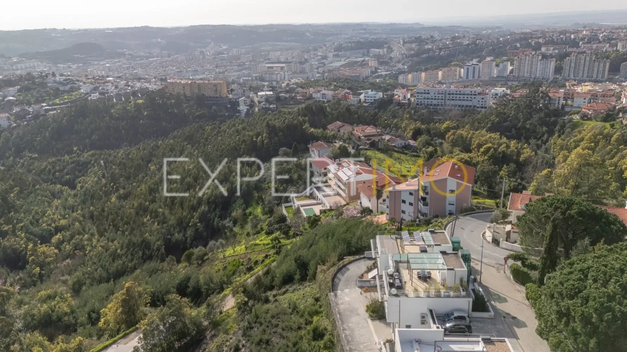 Moradia T4 para Venda em Santo Antonio dos Olivais Foto 54