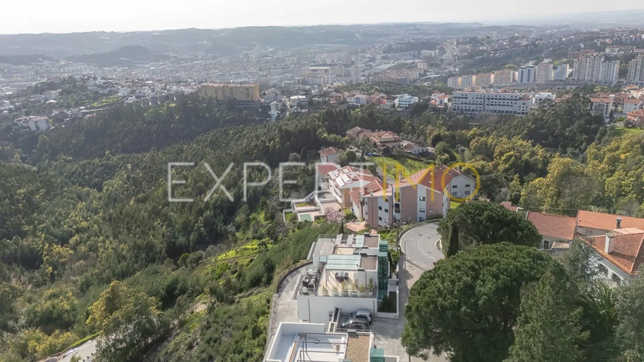 Moradia T4 para Venda em Santo Antonio dos Olivais Foto 55