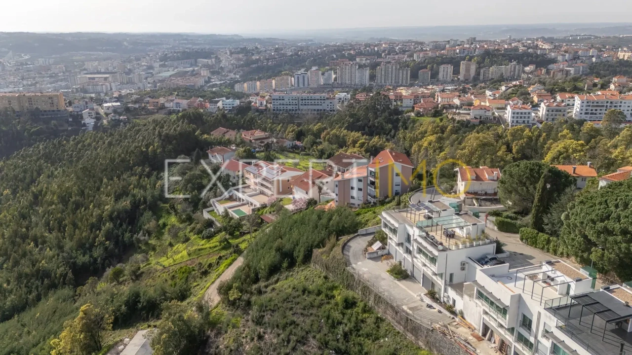 Moradia T4 para Venda em Santo Antonio dos Olivais Foto 56