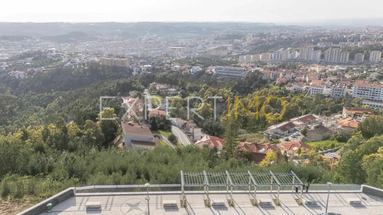 Moradia T4 para Venda em Santo Antonio dos Olivais Foto 57