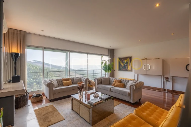 Moradia T4 para Venda em Santo Antonio dos Olivais Foto 1