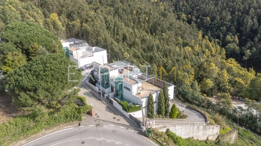 Moradia T4 para Venda em Santo Antonio dos Olivais Foto 2