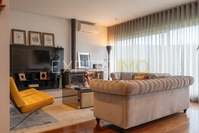 Moradia T4 para Venda em Santo Antonio dos Olivais Foto 10