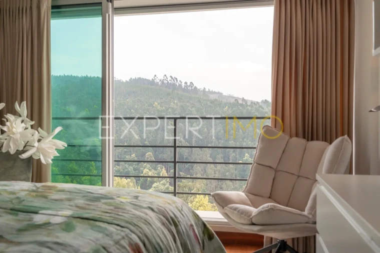 Moradia T4 para Venda em Santo Antonio dos Olivais Foto 24