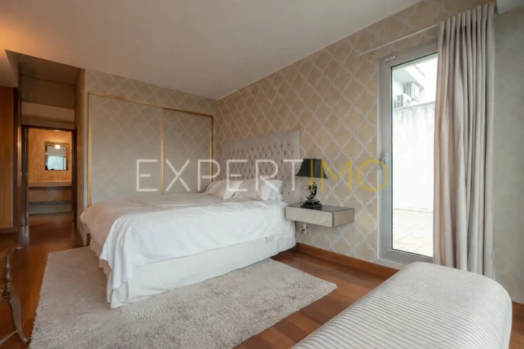 Moradia T4 para Venda em Santo Antonio dos Olivais Foto 31