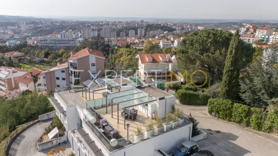 Moradia T4 para Venda em Santo Antonio dos Olivais Foto 44