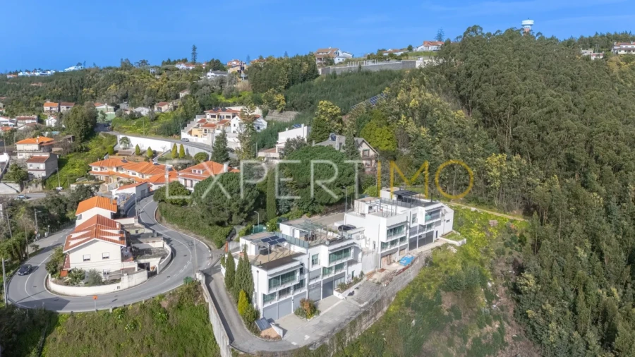 Moradia T4 para Venda em Santo Antonio dos Olivais Foto 53