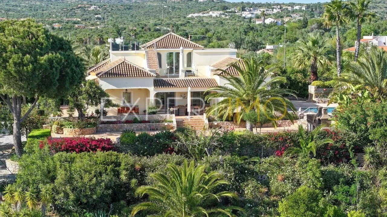 Moradia T3 para Venda em Quelfes Foto 1