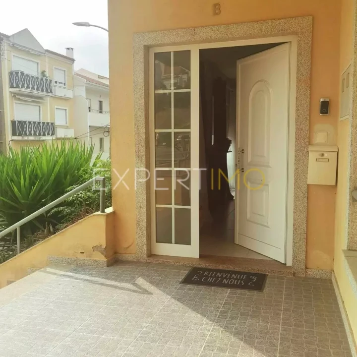 Apartamento T3 para Venda em Casal de Cambra Foto 2