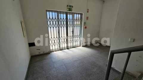 Armazém para Arrendamento em Joane