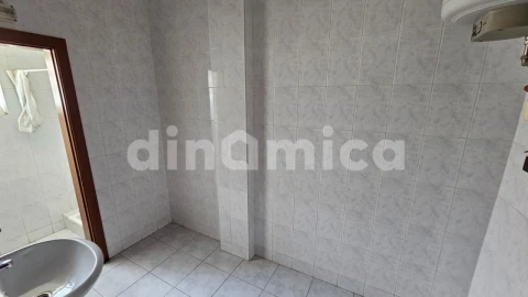 Armazém para Arrendamento em Joane