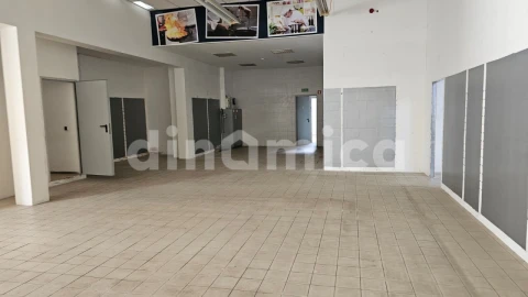 Armazém para Arrendamento em Joane
