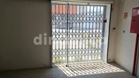 Armazém para Arrendamento em Joane