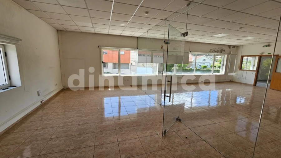 Armazém para Arrendamento em Joane Foto 6