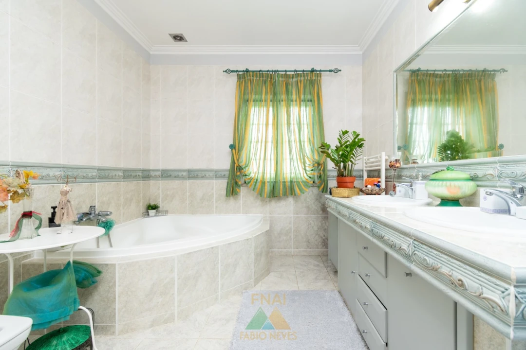 Moradia T5 para Venda em Ribeira Foto 31