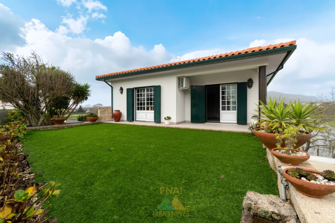 Moradia T5 para Venda em Ribeira Foto 1