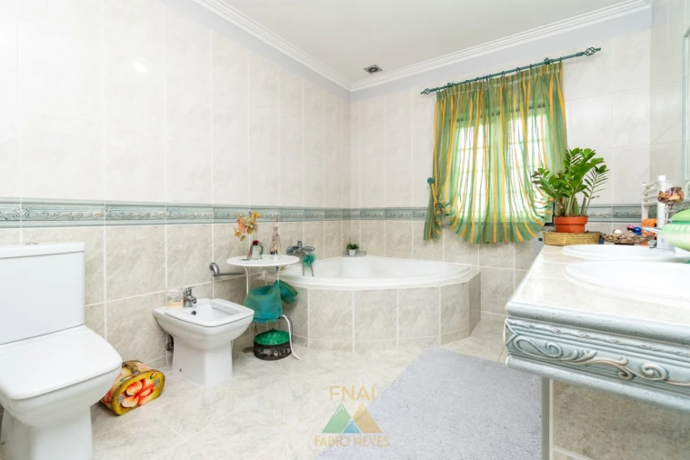 Moradia T5 para Venda em Ribeira Foto 30