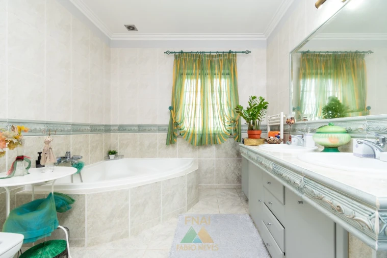 Moradia T5 para Venda em Ribeira Foto 31