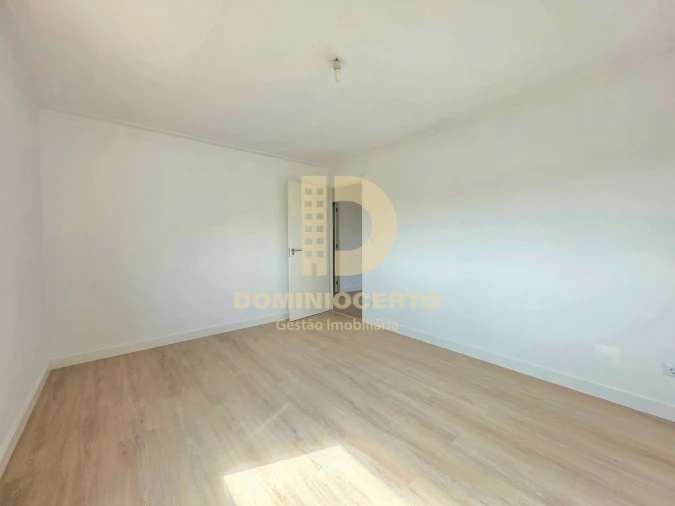 Apartamento T2 para Venda em Rio Tinto Foto 14