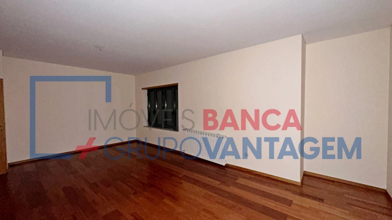 Apartamento T1 para Venda em Oliveira do Douro Foto 6