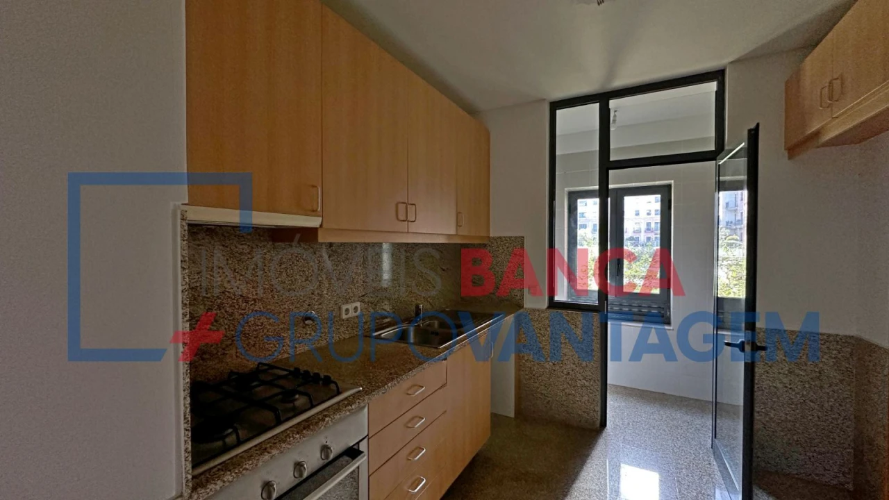 Apartamento T1 para Venda em Oliveira do Douro Foto 8