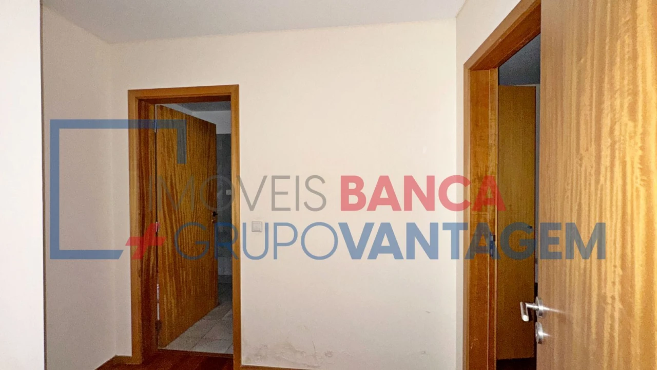 Apartamento T1 para Venda em Oliveira do Douro Foto 11