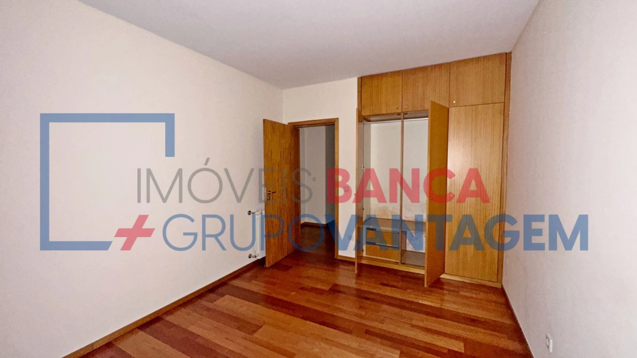 Apartamento T1 para Venda em Oliveira do Douro Foto 14