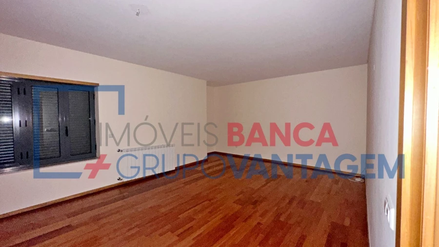 Apartamento T1 para Venda em Oliveira do Douro Foto 4