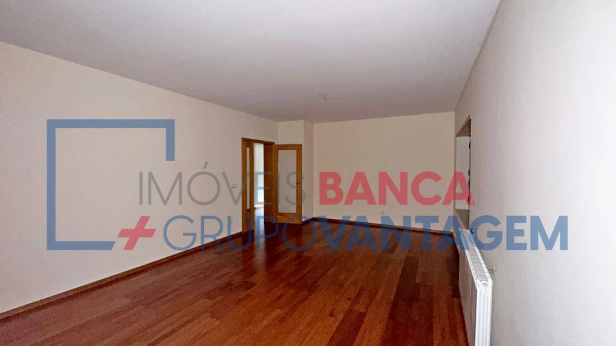 Apartamento T1 para Venda em Oliveira do Douro Foto 5