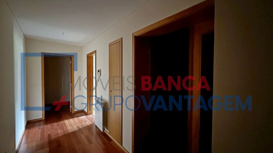 Apartamento T1 para Venda em Oliveira do Douro Foto 7