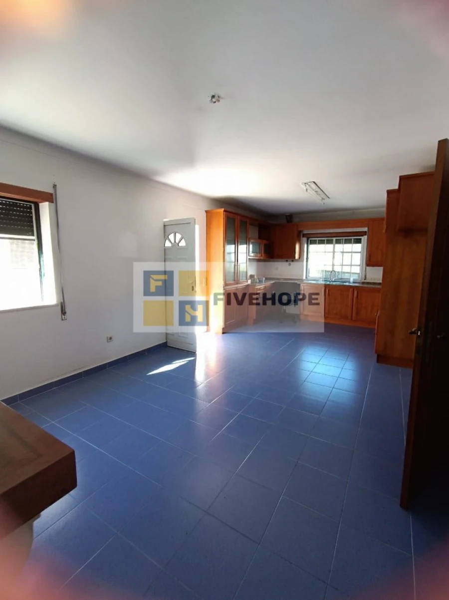 Moradia T3 para Venda em Serpins Foto 3