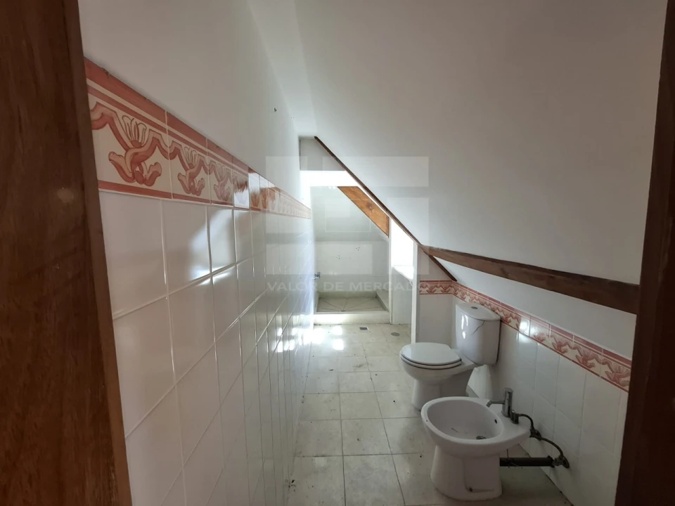 Moradia T10 para Venda em Santa Cruz da Trapa e São Cristóvão de Lafões Foto 17