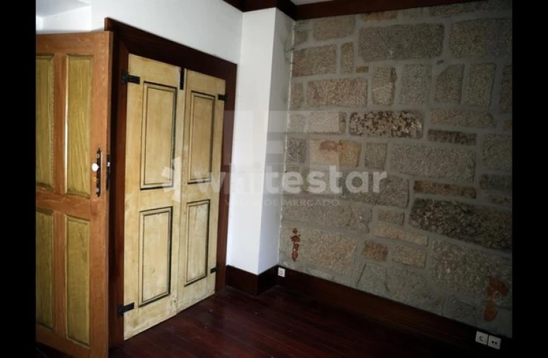 Moradia T10 para Venda em Santa Cruz da Trapa e São Cristóvão de Lafões Foto 9