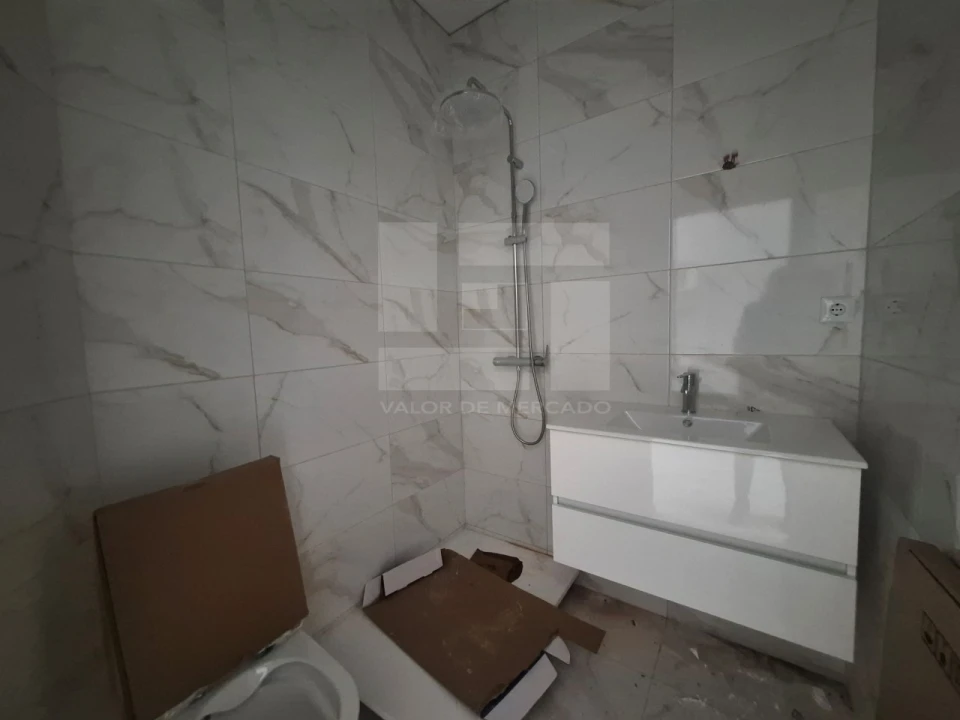 Apartamento T1 para Venda em Venteira Foto 14