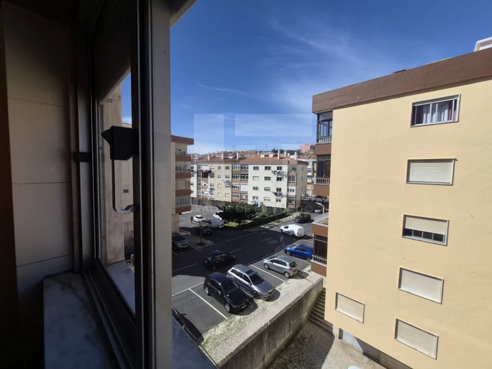 Apartamento T2 para Venda em Rio de Mouro Foto 16