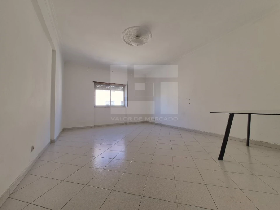 Apartamento T2 para Venda em Rio de Mouro Foto 2