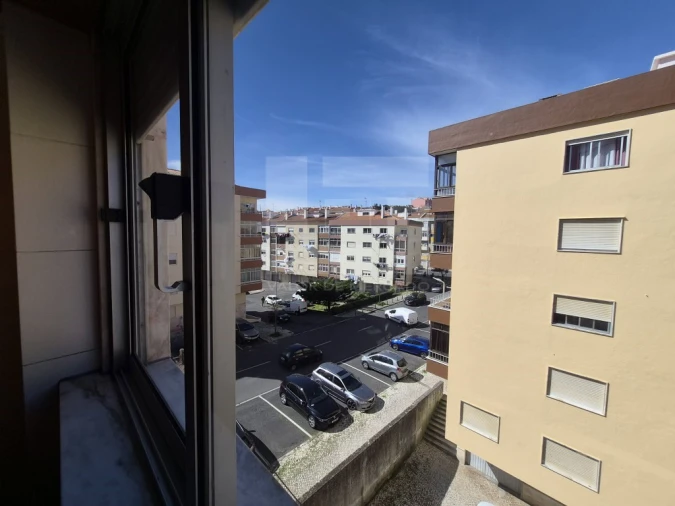 Apartamento T2 para Venda em Rio de Mouro Foto 16