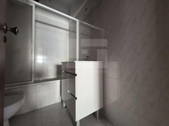 Apartamento T2 para Venda em Rio de Mouro Foto 10