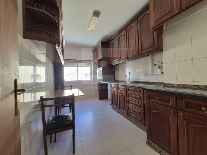 Apartamento T2 para Venda em Rio de Mouro Foto 4