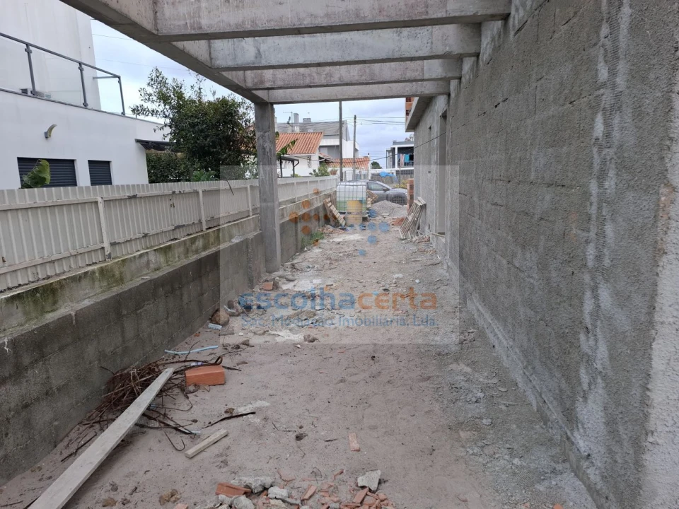 Moradia T4 para Venda em Fernao Ferro Foto 37