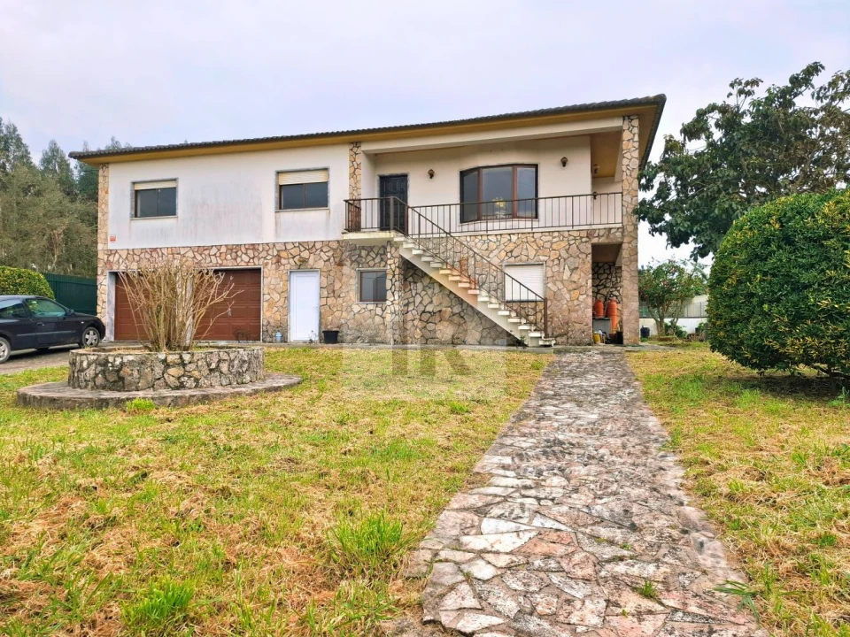 Moradia T6 para Venda em Salir de Matos Foto 3