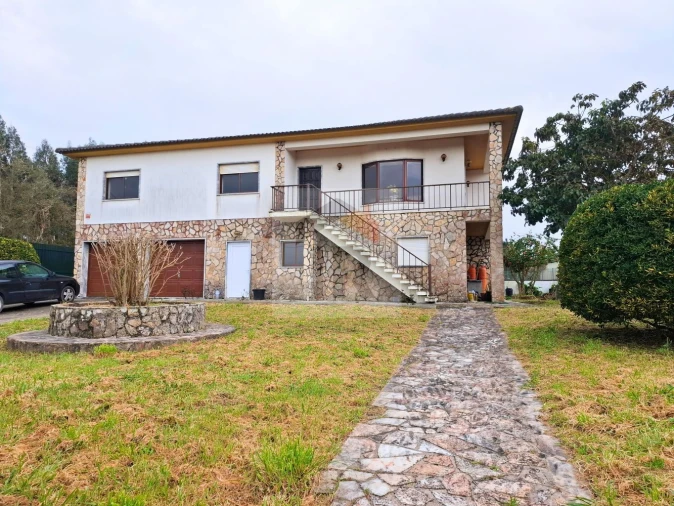 Moradia T6 para Venda em Salir de Matos Foto 2