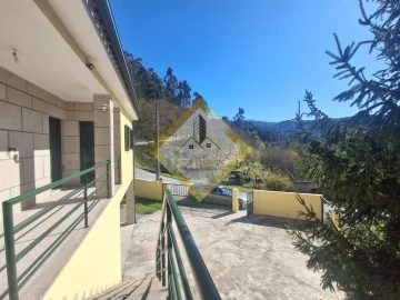 Moradia T3 para Venda em Freixo de Cima e de Baixo