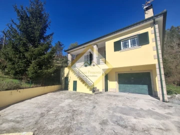 Moradia T3 para Venda em Freixo de Cima e de Baixo