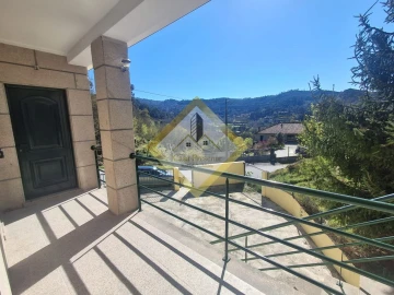 Moradia T3 para Venda em Freixo de Cima e de Baixo